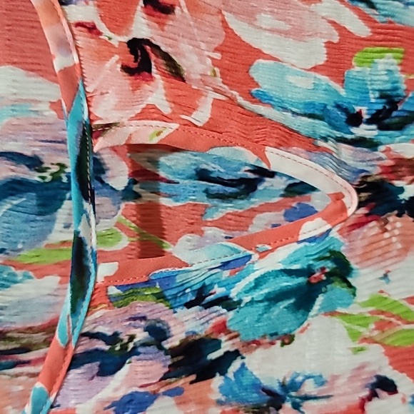 NWT- Spense Floral top - Picture 3 of 8